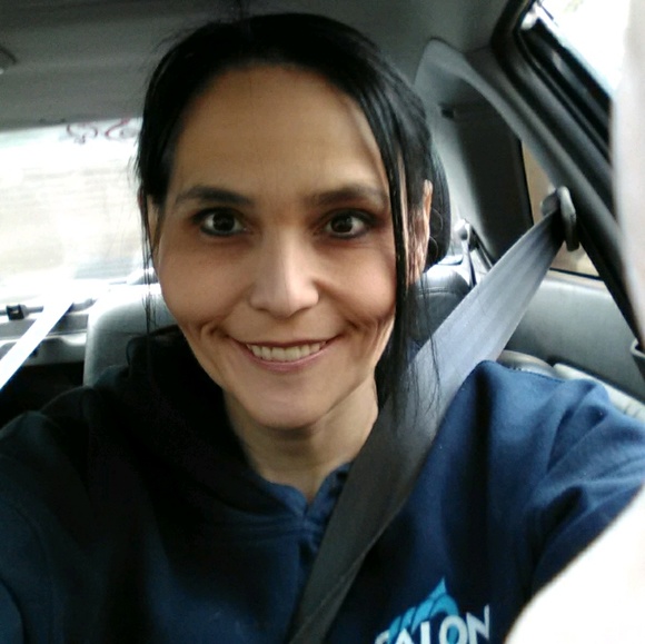 Meet your Posher, Nicole - Picture 1 of 1